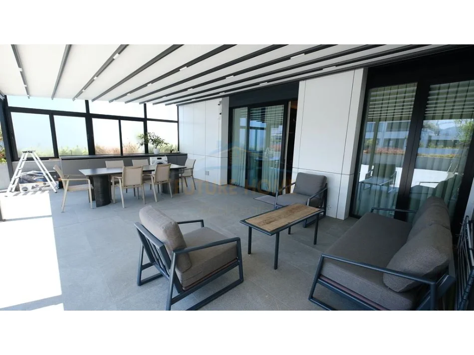 Tirane, shitet apartament duplex 3+1+Ballkon Kati 10, 356 m² (Kompleksi Square 21, Rruga e Kavajës, Tiranë)