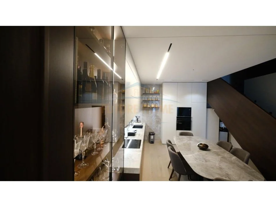 Tirane, shitet apartament duplex 3+1+Verande, Kati 10, 356 m² (Kompleksi Square 21)