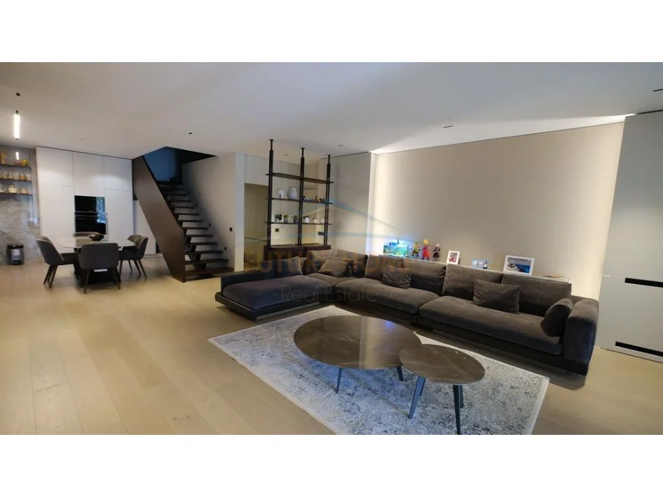 Tirane, shitet apartament duplex 3+1+Ballkon Kati 10, 356 m² (Kompleksi Square 21, Rruga e Kavajës, Tiranë)