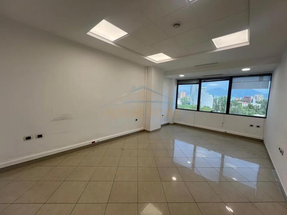 Tirane, jepet me qera zyre Kati 6, 110 m² , 1400 euro(Bulevardi Dëshmorët e Kombit)