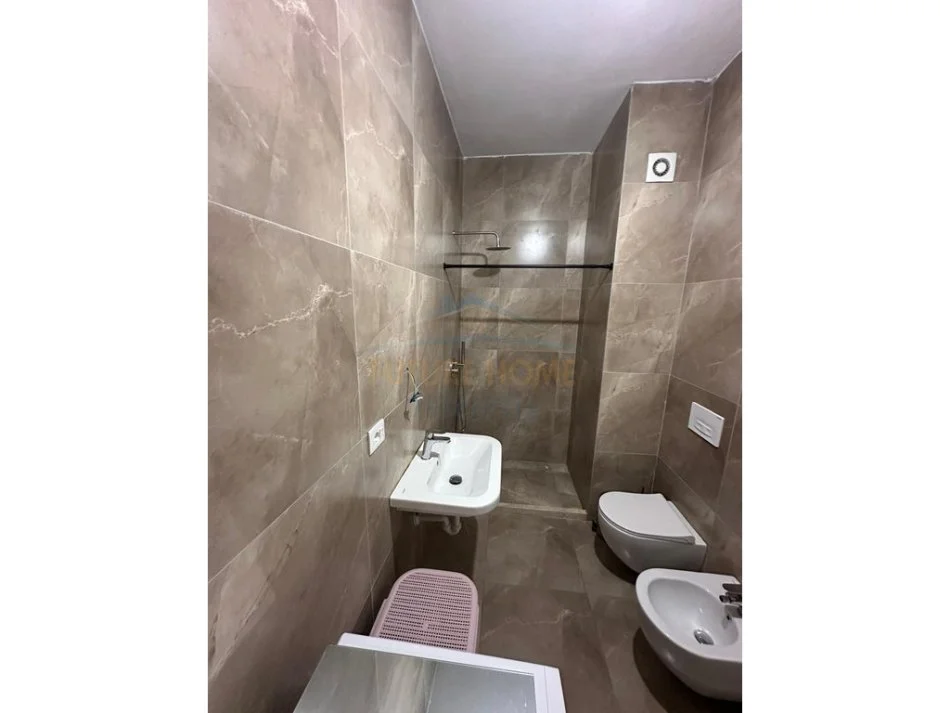 Tirane, shitet apartament 2+1 Kati 2, 90 m² 130.000 € 
