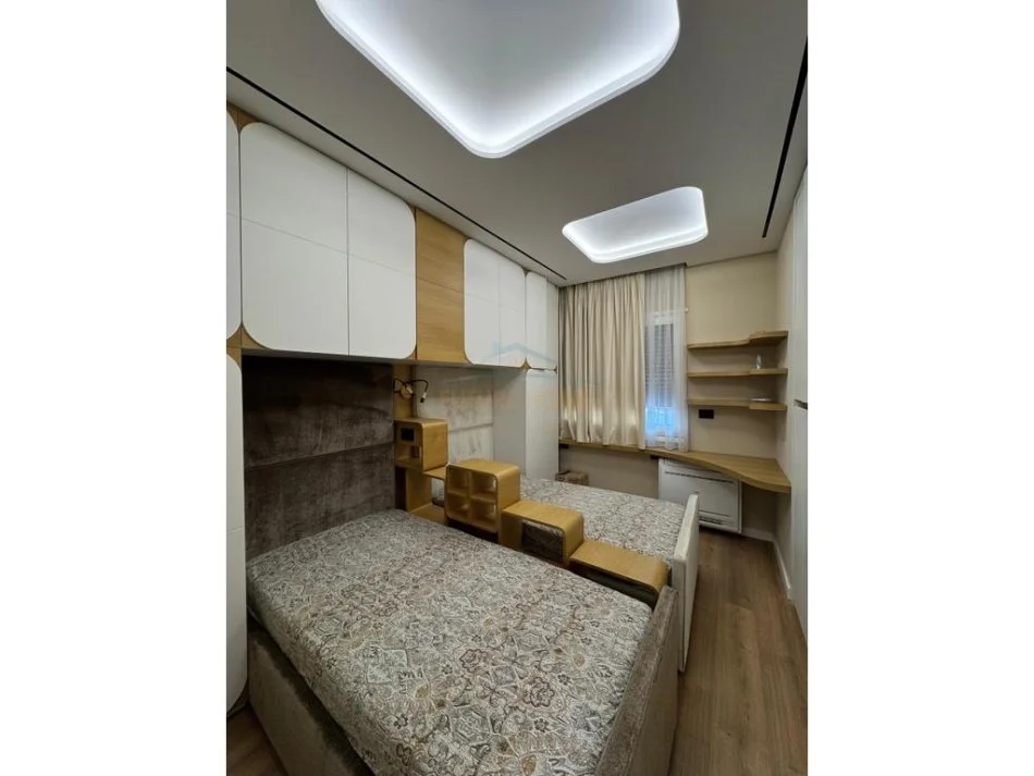 Tirane, shitet apartament 2+1+Ballkon+Post Parkimi+ Depo,  Kati 5, 99 m² 320.000 € (Kodra e Diellit)