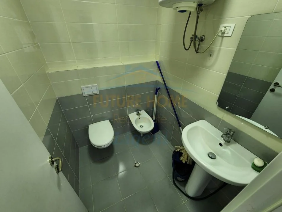 Tirane, jepet me qera apartament duplex 3+1+Ballkon Kati 1, 135 m² 1.000 € (Rezidenca Kodra e Diellit 2)