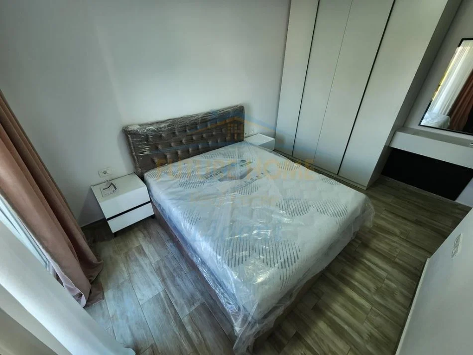 Tirane, jepet me qera apartament duplex 3+1+Ballkon Kati 1, 135 m² 1.000 € (Rezidenca Kodra e Diellit 2)