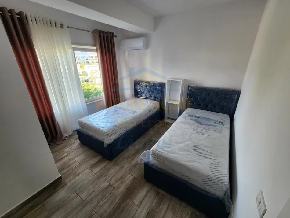 Tirane, jepet me qera apartament duplex 3+1+Ballkon Kati 1, 135 m² 1.000 € (Rezidenca Kodra e Diellit 2)