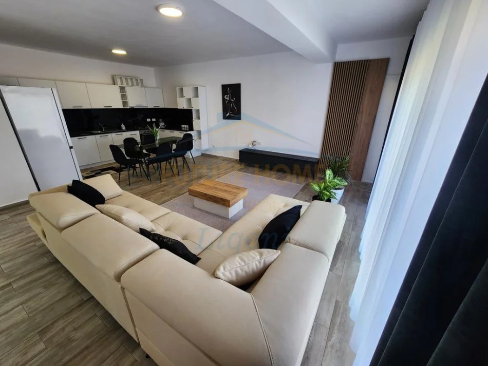Tirane, jepet me qera apartament duplex 3+1+Ballkon Kati 1, 135 m² 1.000 € (Rezidenca Kodra e Diellit 2)