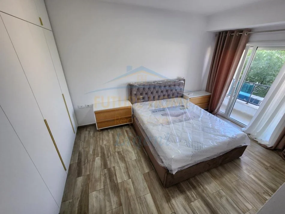 Tirane, jepet me qera apartament duplex 3+1+Ballkon Kati 1, 135 m² 1.000 € (Rezidenca Kodra e Diellit 2)