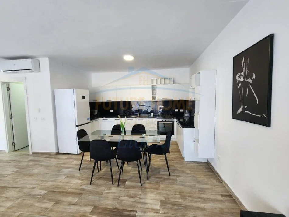 Tirane, jepet me qera apartament duplex 3+1+Ballkon Kati 1, 135 m² 1.000 € (Rezidenca Kodra e Diellit 2)
