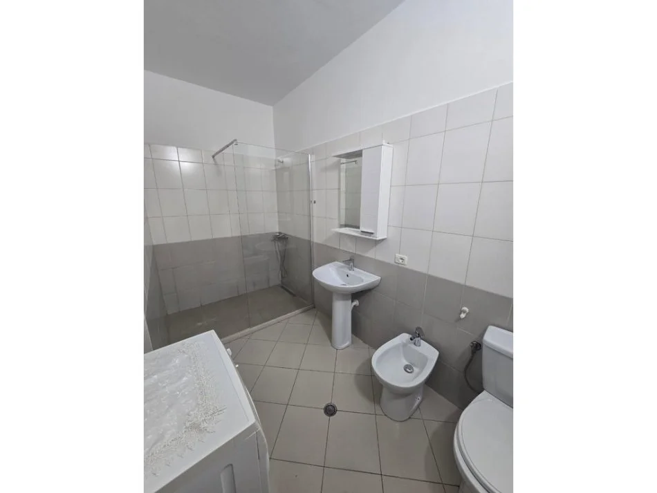 Tirane, jepet me qera apartament 1+1 Kati 3, 70 m² 500 € 