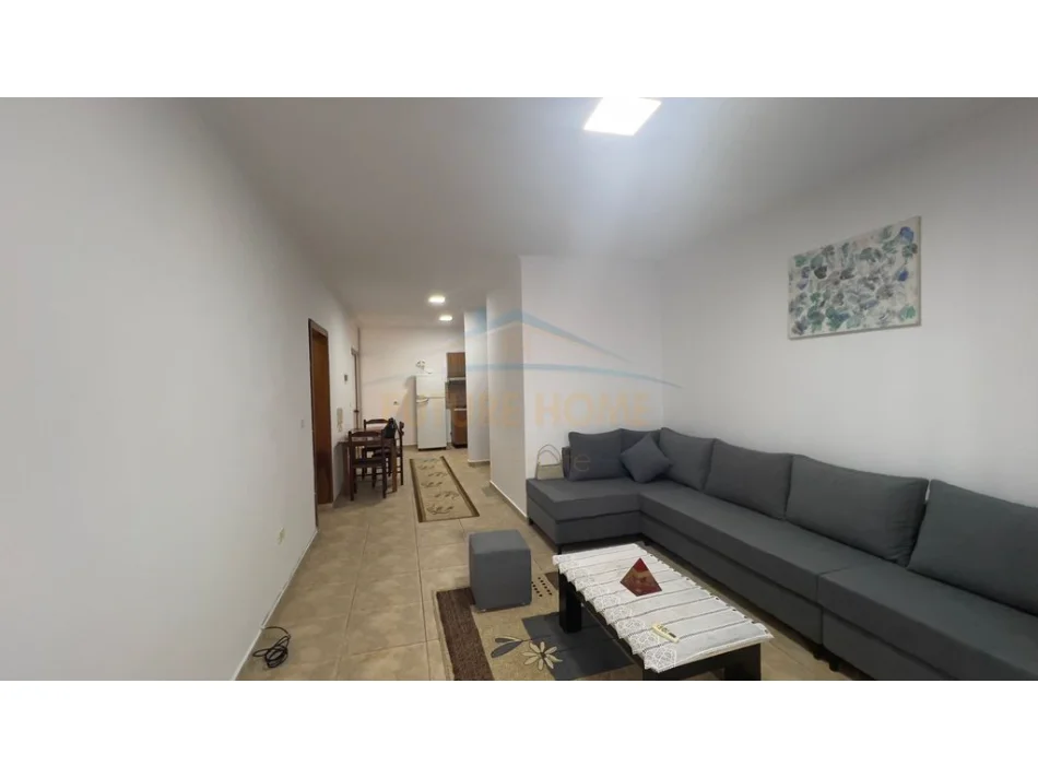 Tirane, jepet me qera apartament 3+1+2+Ballkon Kati 3, 93 m² 550 € (Don Bosko)