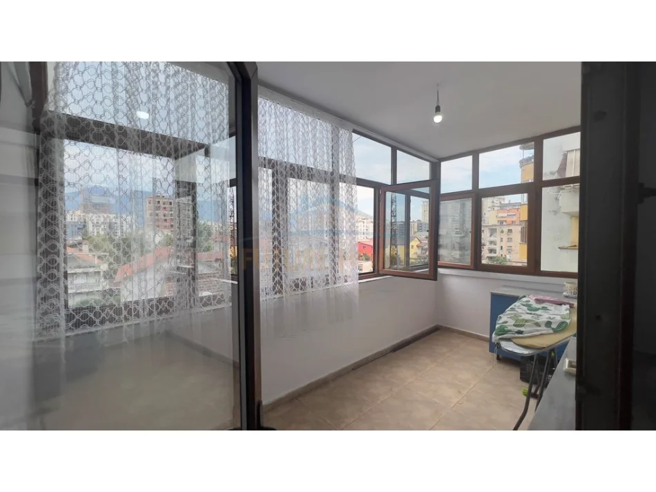 Tirane, jepet me qera apartament 3+1+2+Ballkon Kati 3, 93 m² 550 € (Don Bosko)