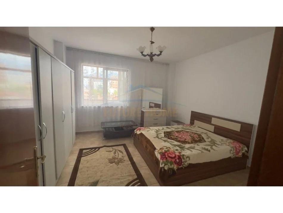 Tirane, jepet me qera apartament 3+1 Kati 3, 93 m² 600 € 