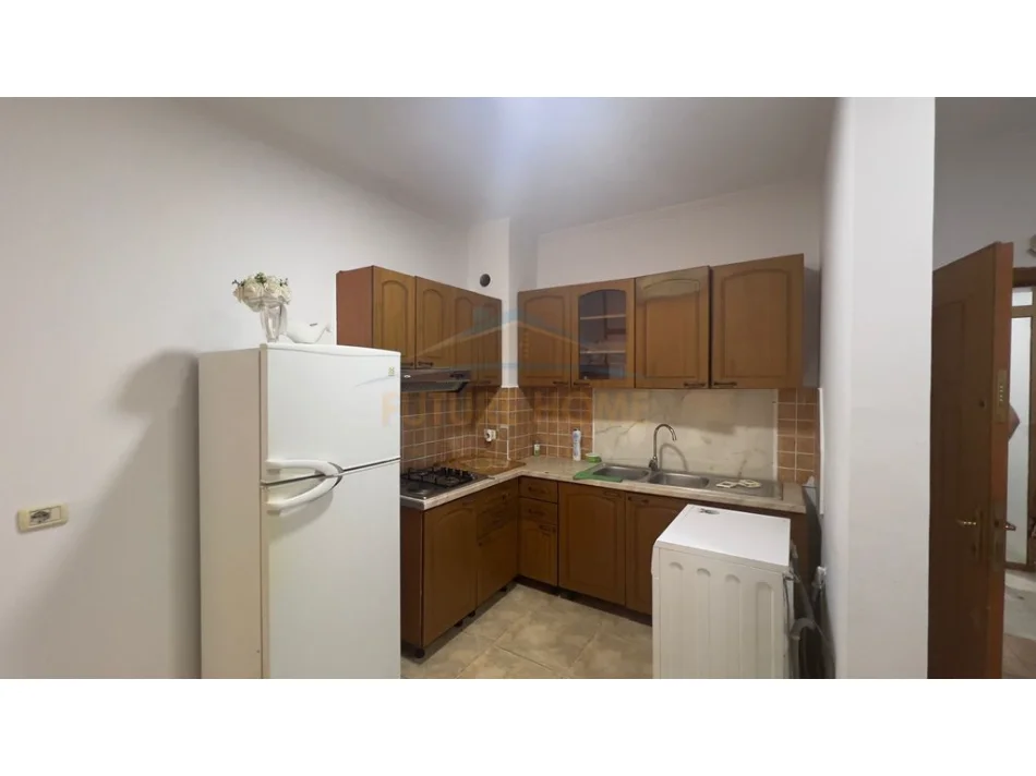 Tirane, jepet me qera apartament 3+1+2+Ballkon Kati 3, 93 m² 550 € (Don Bosko)