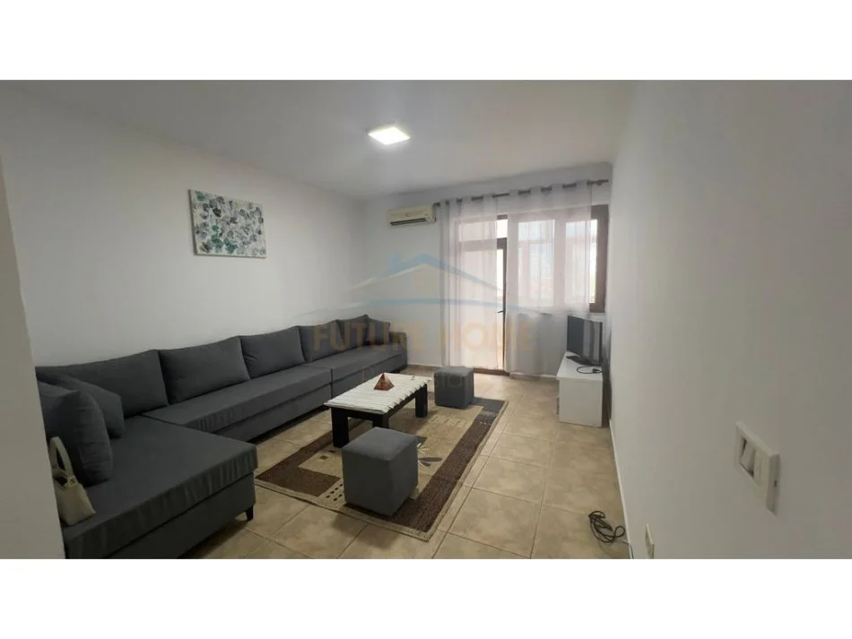 Tirane, jepet me qera apartament 3+1+2+2 Ballkone Kati 3, 93 m² 600 €