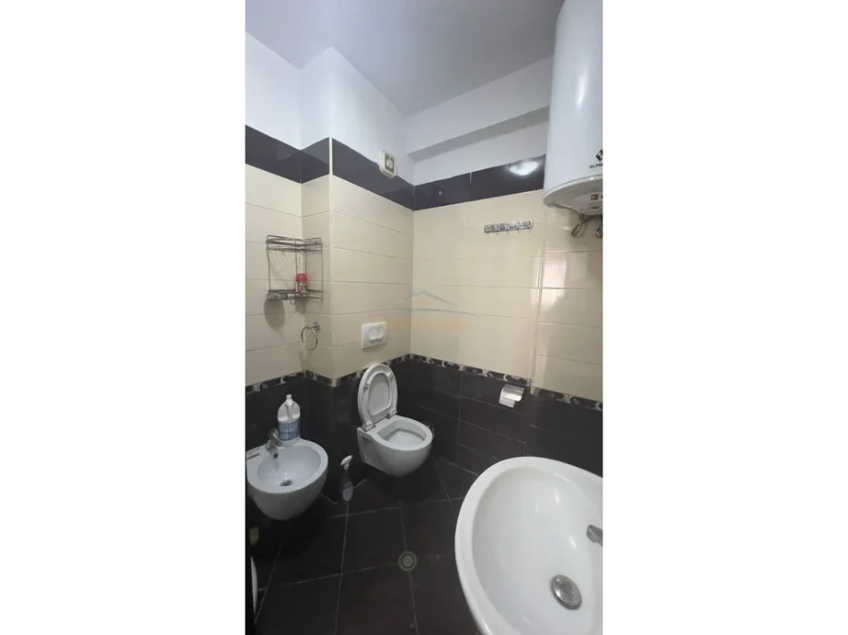 Tirane, jepet me qera apartament 3+1+Ballkon Kati 3, 600 € 