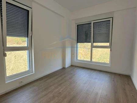 Tirane, shitet apartament 1+1+Ballkon Kati 2, 49 m² 75.000 € (fresku)