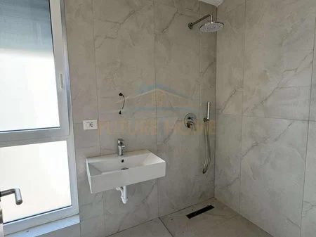 Tirane, shitet apartament 1+1+Ballkon Kati 2, 49 m² 75.000 € (fresku)