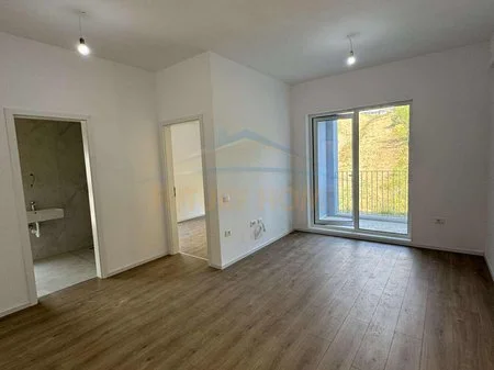 Tirane, shitet apartament 1+1+Ballkon Kati 2, 49 m² 75.000 € (fresku)