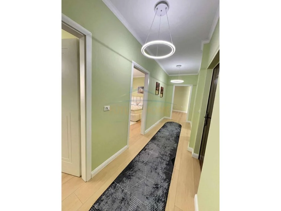 Tirane, shitet apartament 2+1+Ballkon Kati 3, 88 m² 145.000 € (Bulevardi Migjeni), Yzberisht