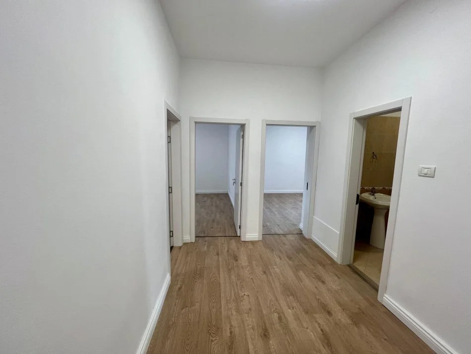 Tirane, jepet me qera zyre Kati 3, 110 m² 900 € (rruga sami frasheri)
