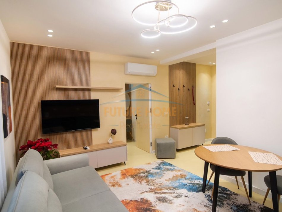 Tirane, jepet me qera apartament 1+1 Kati 5, 650 € 