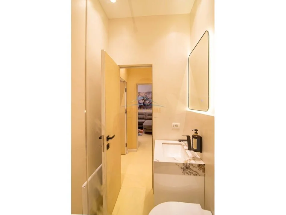 Tirane, jepet me qera apartament 1+1 Kati 4, 40 m² 600 € (rruga e durresit)