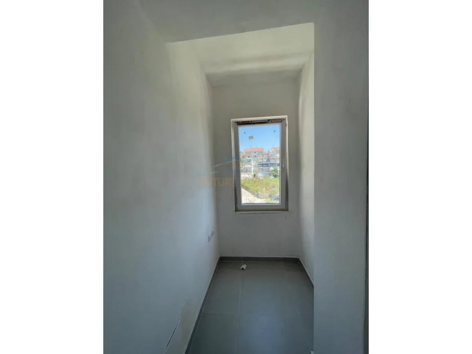 Tirane, shitet apartament 2+1 Kati 1, 86 m² 128.400 € (Golem)