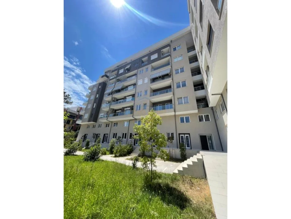 Tirane, shitet apartament 2+1 Kati 1, 86 m² 128.400 € (Golem)