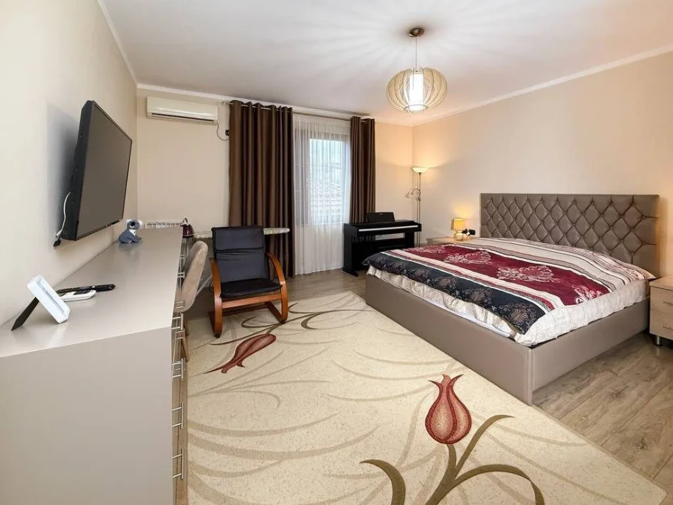 Tirane, jepet me qera Vile Kati 1, 576 m² 700 € (shkolla e kuqe)