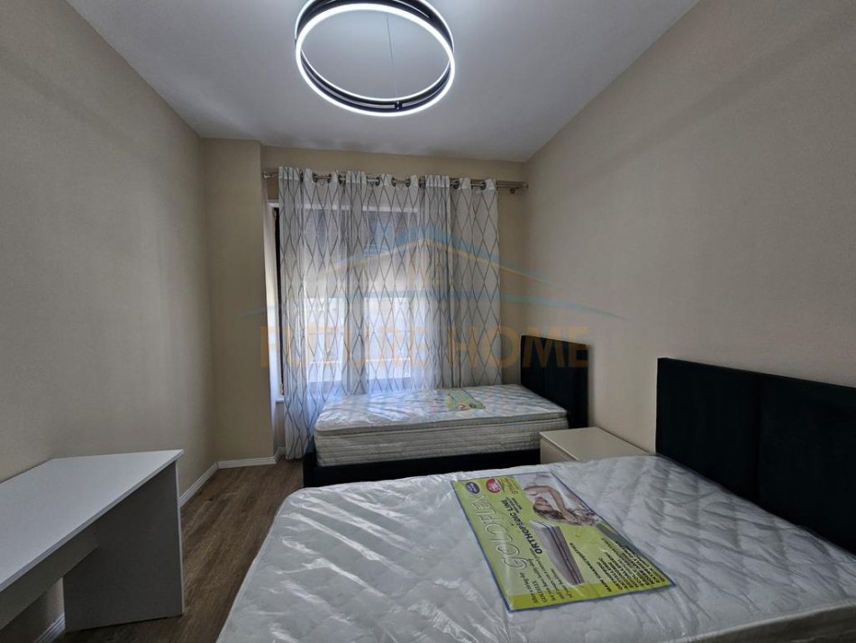 Tirane, jepet me qera 2+1+Ballkon Kati 2, 94 m² 650 € (Rruga Karl Gega)