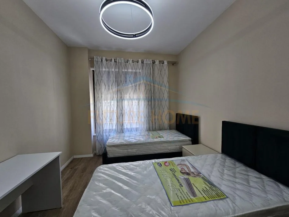 Tirane, jepet me qera 2+1+Ballkon Kati 2, 94 m² 650 € (Rruga Karl Gega)