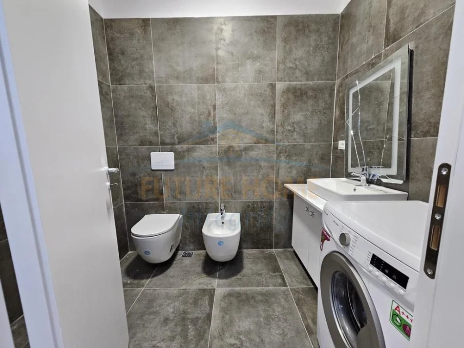 Tirane, jepet me qera 2+1+Ballkon Kati 2, 94 m² 650 € (Rruga Karl Gega)