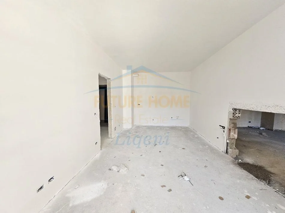 Tirane, shitet apartament 1+1 Kati 3, 69 m² 89.000 € (Univers City)