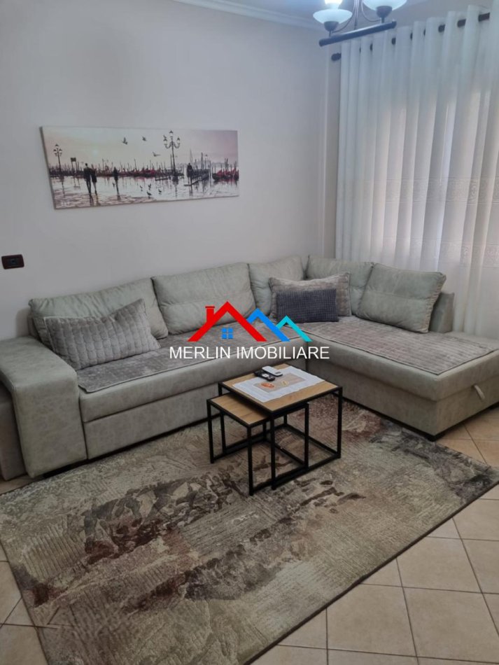 Tirane, jepet me qera apartament 1+1+Ballkon Kati 2, 75 m² 620 € (RRUGA PETRO NINI LUARASI,TREGU ELEKTRIK.)