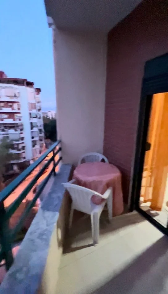 Tirane, jepet me qera apartament 1+1+Aneks+Ballkon Kati 5, 75 m² 450 € (Kristal Center)