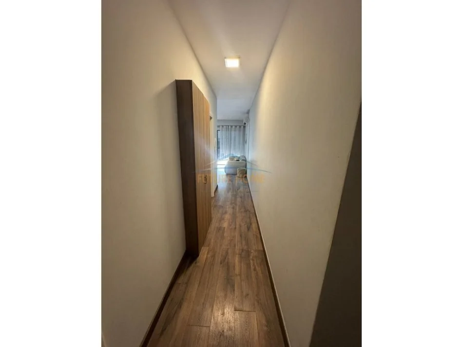 Tirane, jepet me qera apartament 1+1+Ballkon Kati 8, 70 m² 700 € (Kompleksi Dinamo, Tiranë)