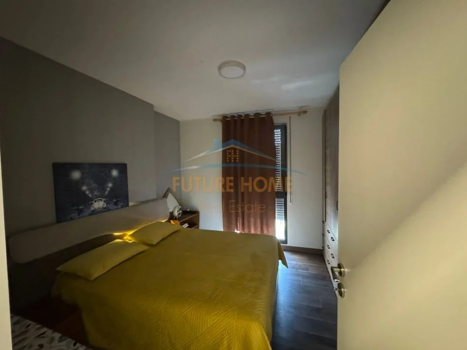 Tirane, jepet me qera apartament 1+1 Kati 8, 70 m² 700 € 