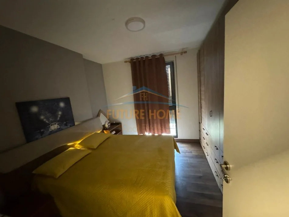 Tirane, jepet me qera apartament 1+1+Ballkon Kati 8, 70 m² 700 € (Kompleksi Dinamo)