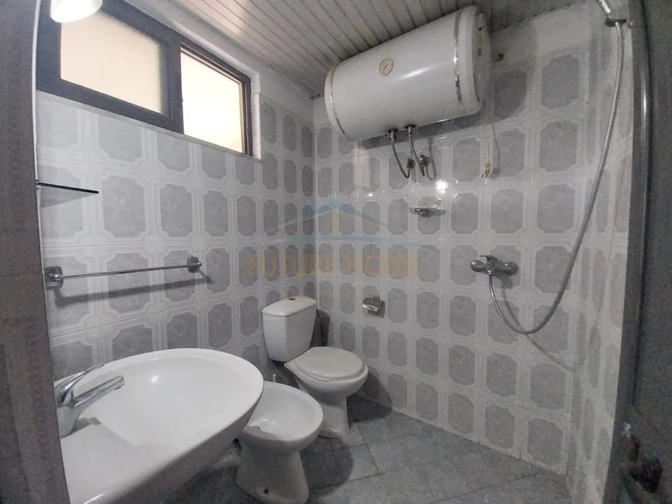 Tirane, jepet me qera shtepi 1+1 Kati 0, 65 m² 300 € (Jordan Misja, Tirane)