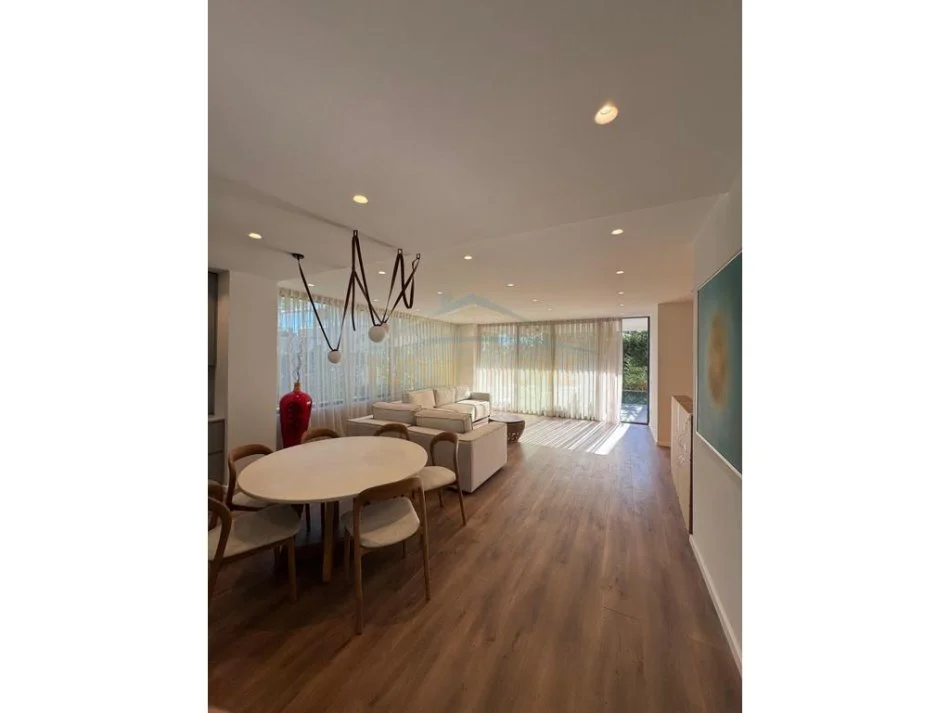 Tirane, shitet Vile 2 Katshe Kati 0, 188 m² 840.000 € (Gjiri i Lalzit)