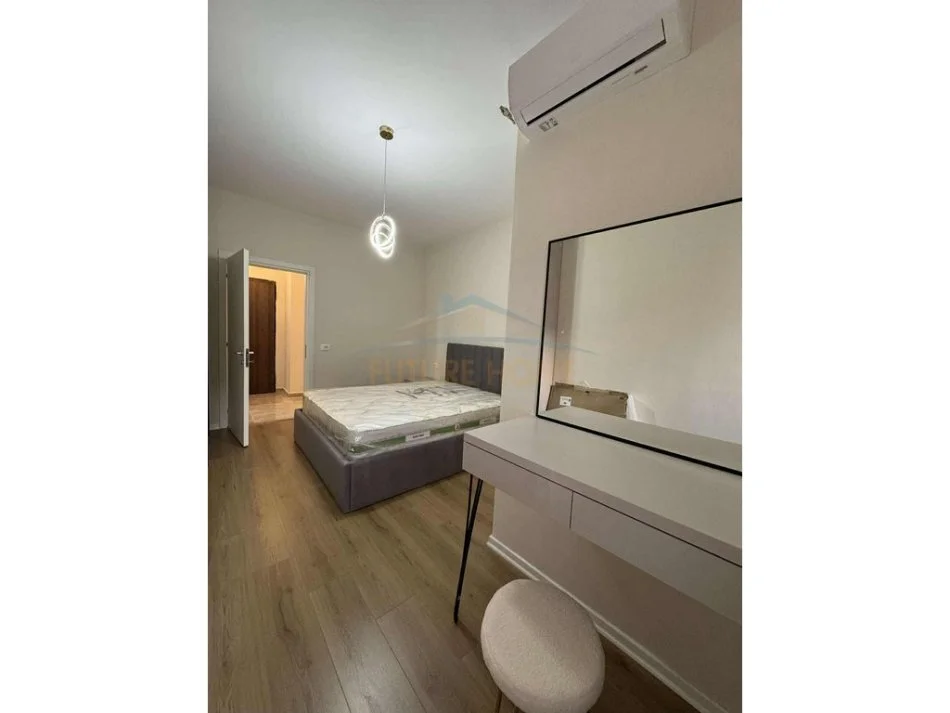 Tirane, jepet me qera 2+1 Kati 5, 92 m² 600 € 