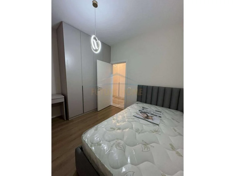 Tirane, jepet me qera 2+1 Kati 5, 92 m² 600 € 