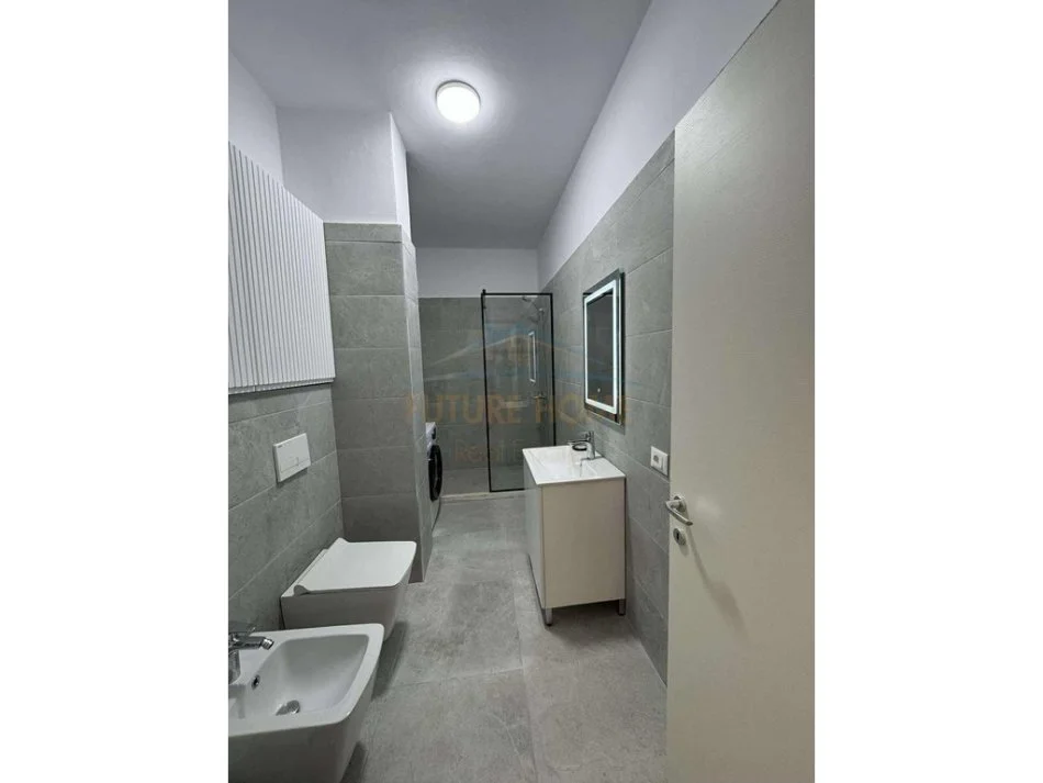 Tirane, jepet me qera apartament 2+1 Kati 5, 92 m² 600 € (yzberisht)