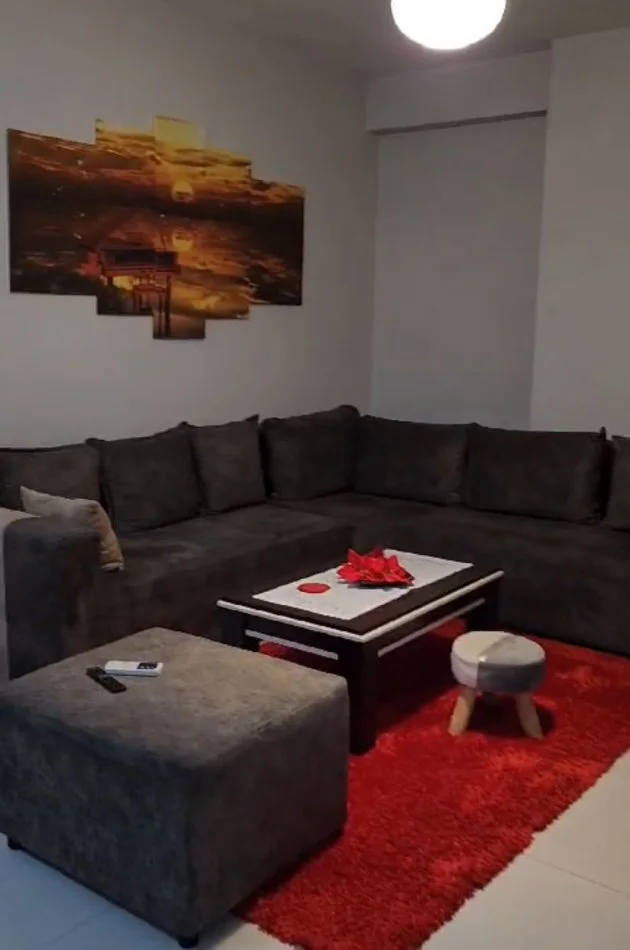 Tirane, jepet me qera apartament 1+1 , 70 m² 550 € (RRUGA KAVAJES)