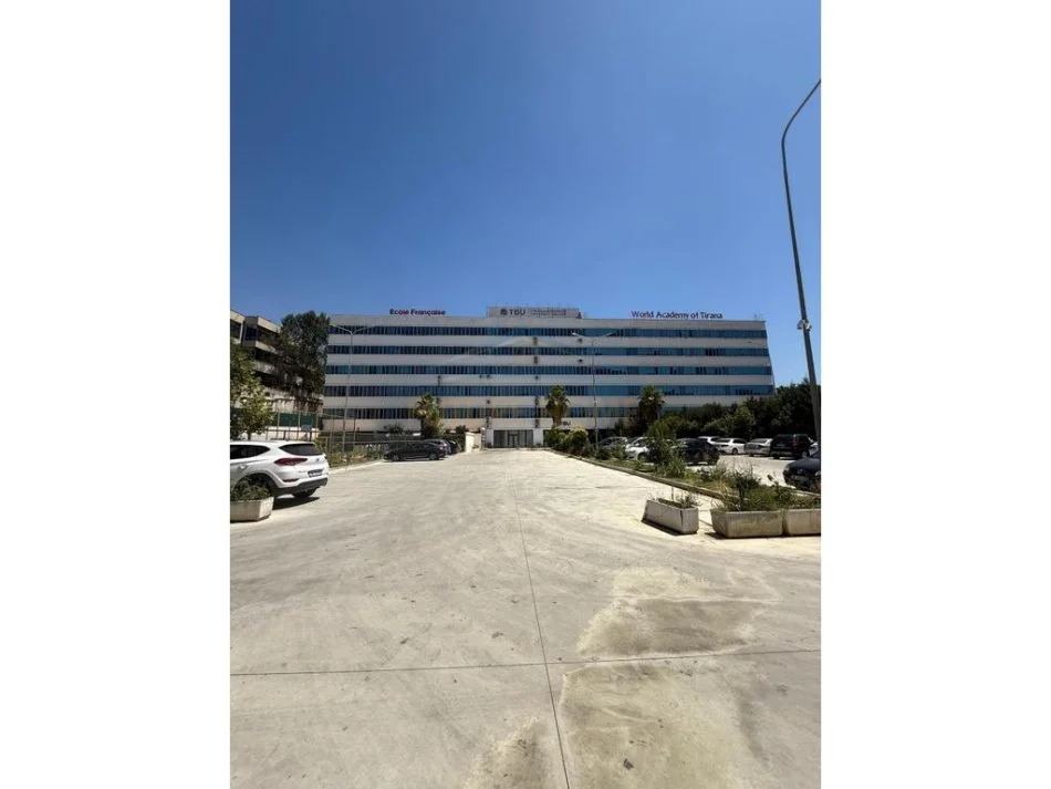 ALF55549 Tirane, jepet me qera ambjent biznesi Kati 7, 2.250 m² 15.750 € (teg)