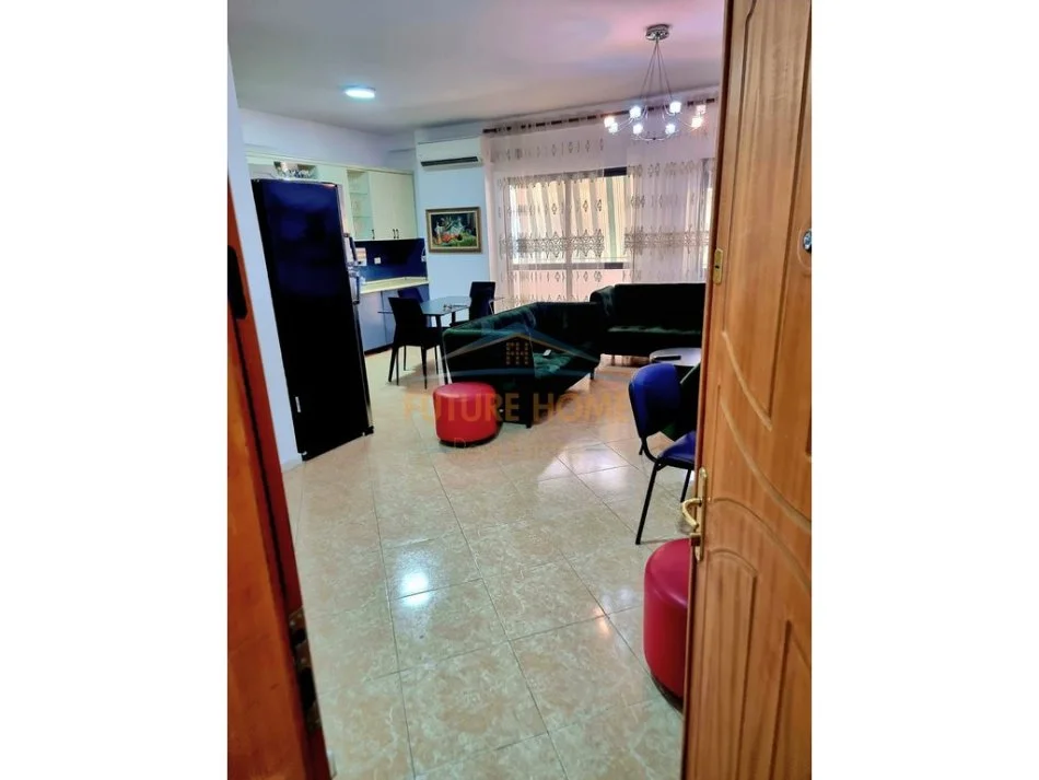 Tirane, jepet me qera apartament 2+1+Aneks+Ballkon Kati 4, 102 m² 750 € (KOMUNA E PARISIT)