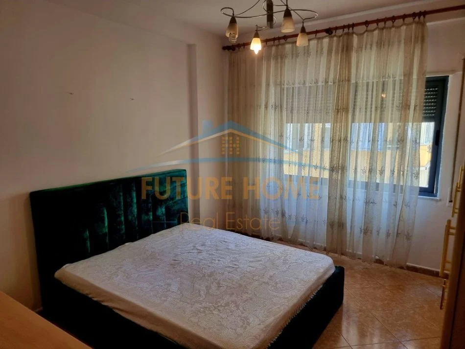 Tirane, jepet me qera apartament 2+1+Ballkon Kati 4, 113 m² 750 € 
