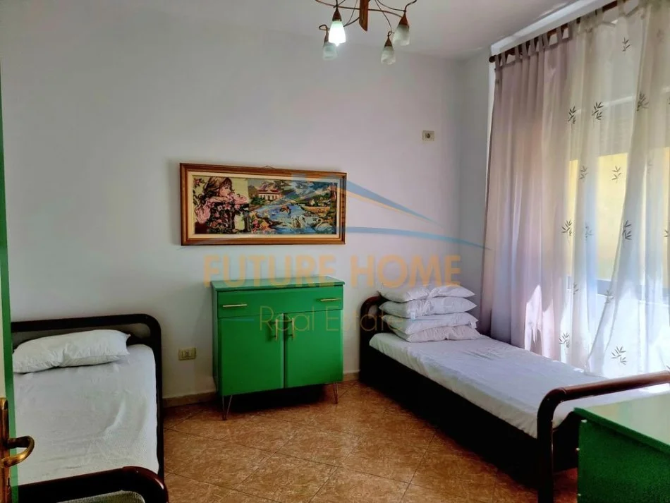 Tirane, jepet me qera apartament 2+1+Aneks+Ballkon Kati 4, 102 m² 750 € (KOMUNA E PARISIT)