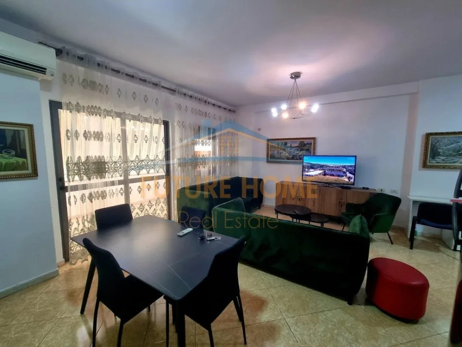 Tirane, jepet me qera apartament 2+1+Ballkon Kati 4, 113 m² 750 € 