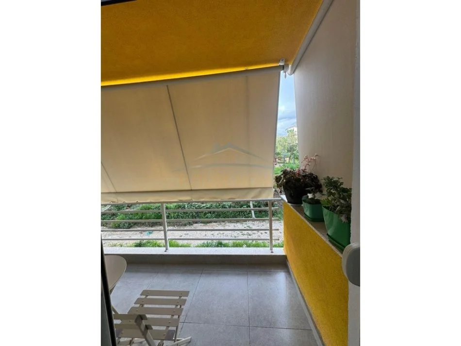 Tirane, jepet me qera apartament 2+1 Kati 2, 80 m² 500 € (FRESKU)